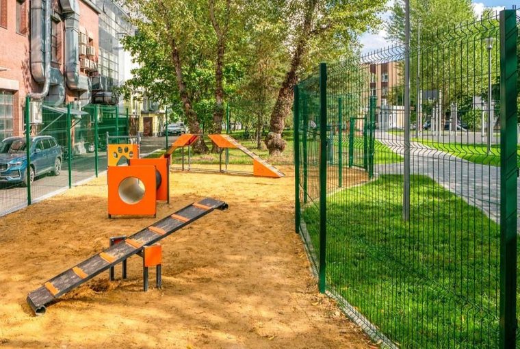 В столице появились новые площадки для выгула и дрессировки собак