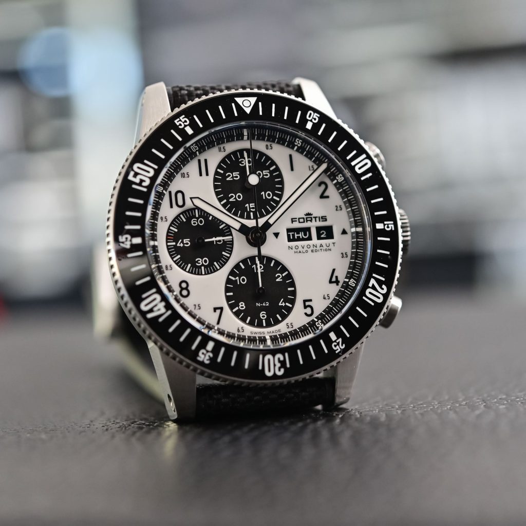 Fortis Novonaut N-42 Halo Edition review - luminous dial space chronograph - 11