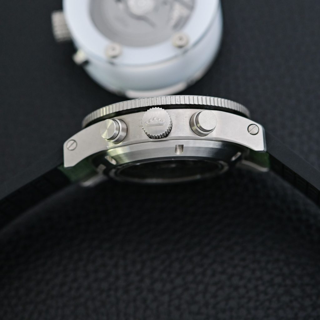 Fortis Novonaut N-42 Halo Edition review - luminous dial space chronograph - 13