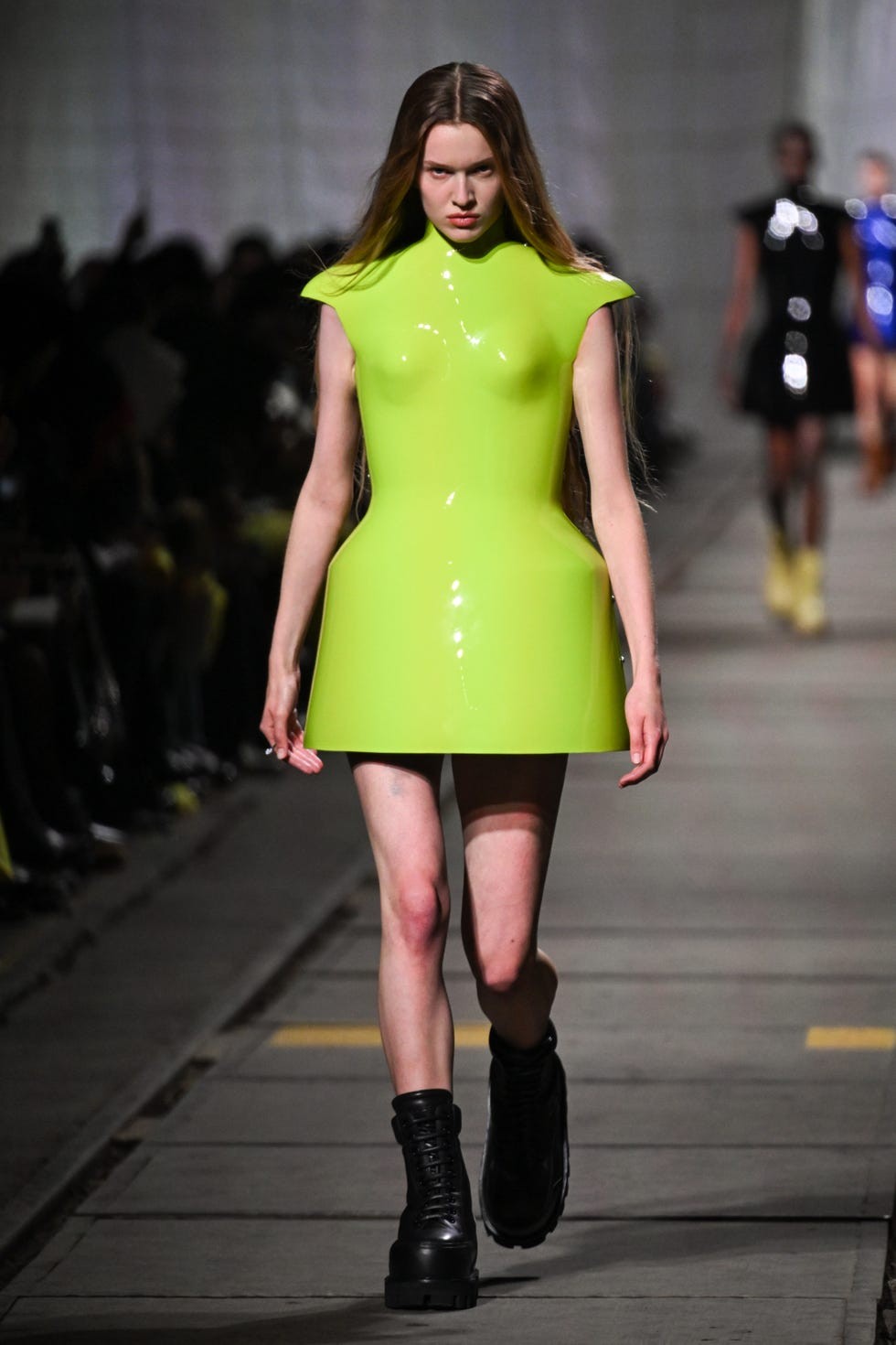 Alexander McQueen : Runway - Paris Fashion Week - Womenswear Fall/Winter 2024-2025
