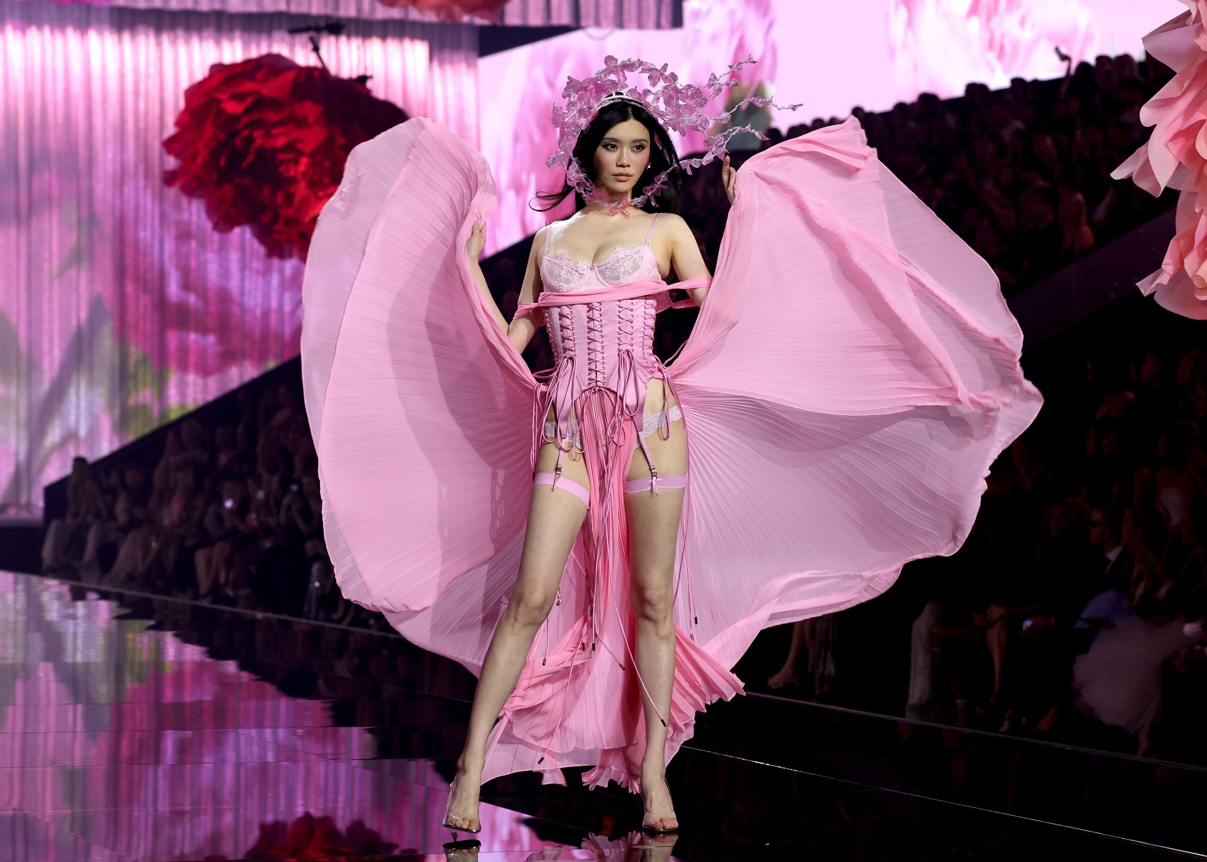Victoria's Secret Fashion Show 2026 - Runway & Front Row