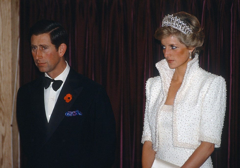 Formal wear, Suit, Fashion, Event, Headpiece, Headgear, Outerwear, Ceremony, Neck, Hair accessory,