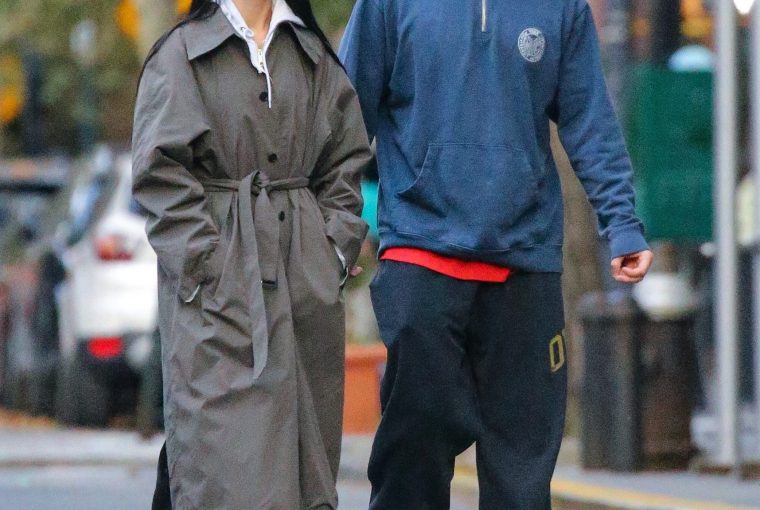 exclusive new york city, ny dua lipa and husband callum turner were spotted taking a casual walk with their dog in new york dua wore a long trench coat over leggings paired with black trainers and sunglasses pictured dua lipa, callum turner backgrid usa 21 october 2026 usa 1 310 798 9111 usasalesbackgridcom uk 44 208 344 2007 uksalesbackgridcom uk clients pictures containing children please pixelate face prior to publication