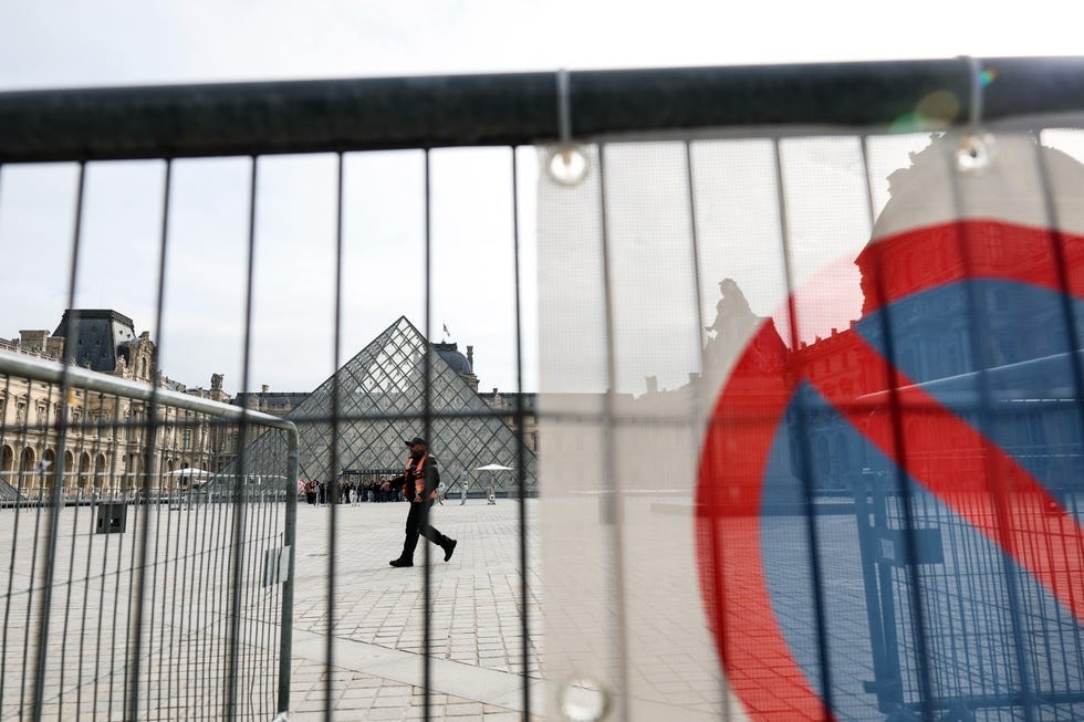 FRANCE-PARIS-LOUVRE MUSEUM-PROTEST