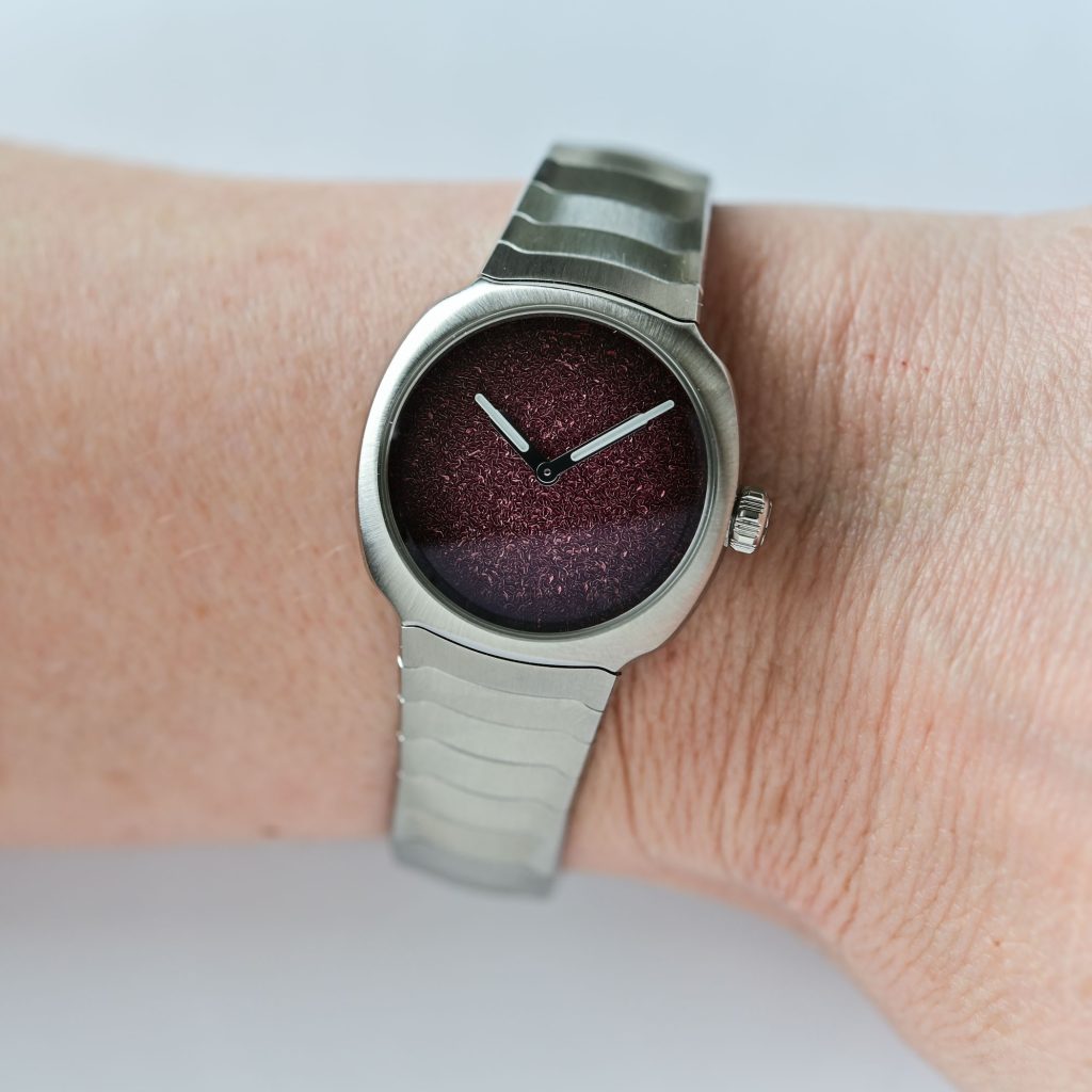 H Moser Cie Streamliner Two Hands 34mm 28mm - review - 3