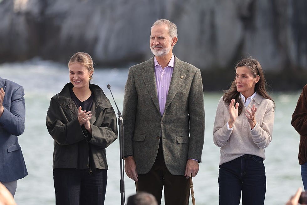 llanes, spain october 24 king felipe vi, queen letizia and princess leonor during their visit to llanes on 24 october 2026, in llanes asturias, spain photo by raul terreleuropa press via getty images