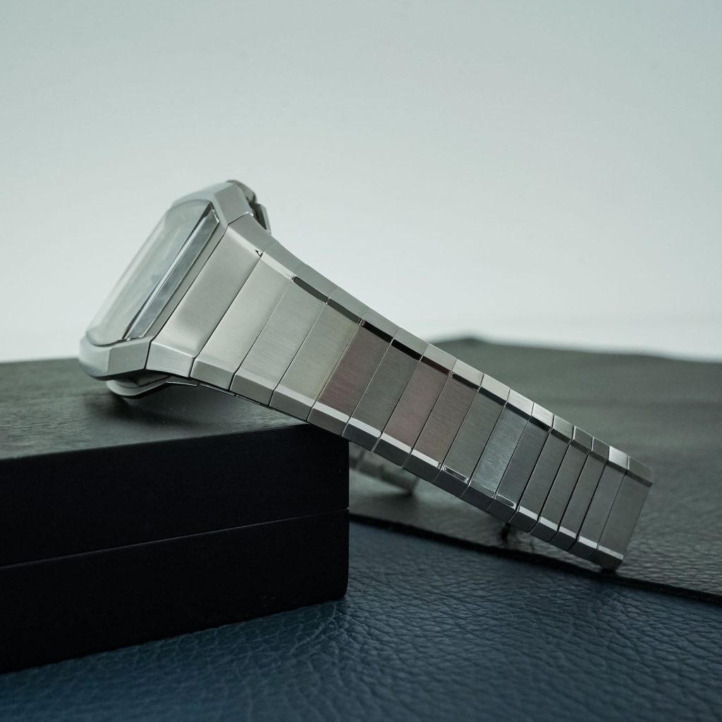 Wren Vessel Meteorite Integrated Steel Sports Watch Review - 10
