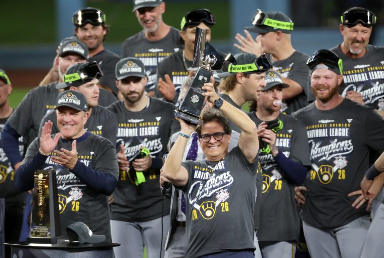 National League Championship Series: Milwaukee Brewers v Los Angeles Dodgers - Game Four